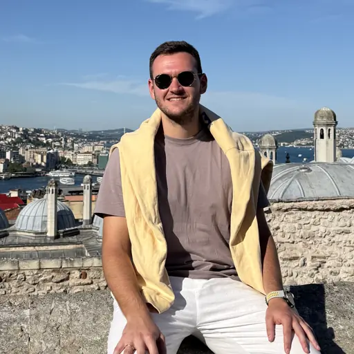 Carlos Larriu - Software and DevOps Engineer